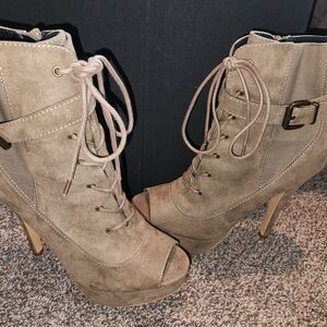 Stylish Tan Lace-Up Ankle Boots